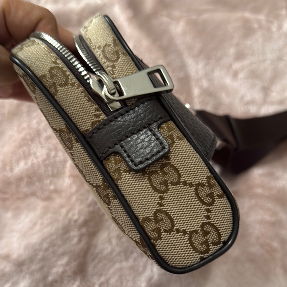 Gucci Brown UNISEX  Belt Bag with Iconic Design - Picture 4 of 9